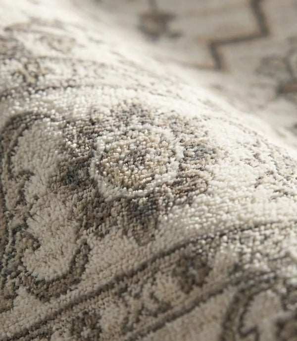 Vintage Persian Area Rug - Non-Slip Medallion Design - Quality Close-Up