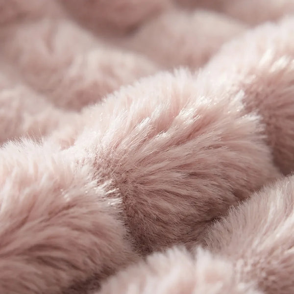 Luxury Faux Fur Throw Blanket - Ultra Soft Plush - Quality Close-Up